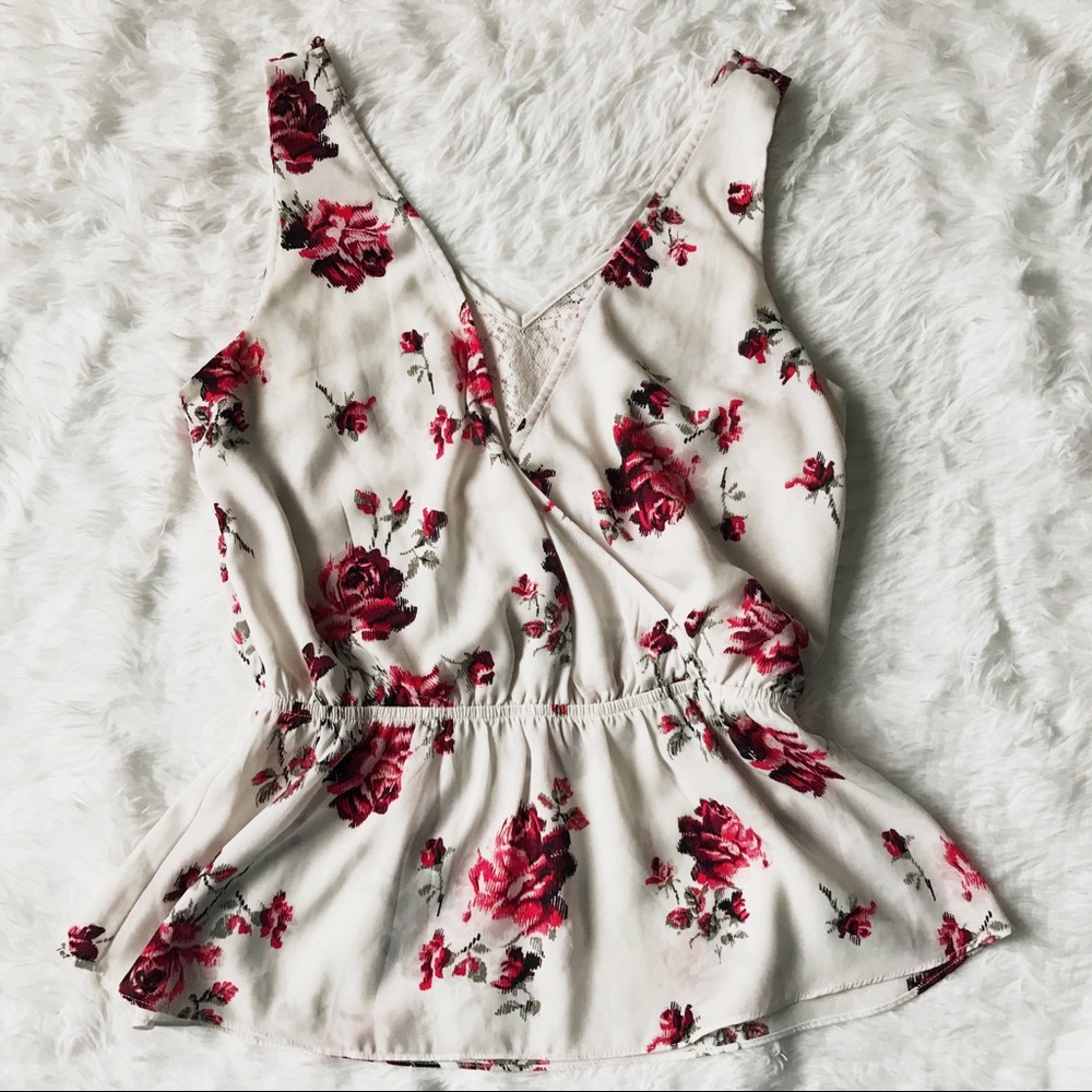 DYNAMITE Lace Detail Floral Sleeveless Blouse